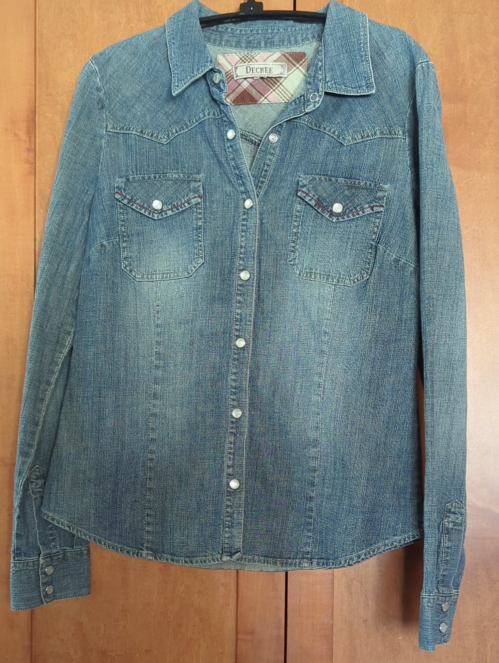 Decree Women's Denim Blue Snap Button-Up Shirt Small